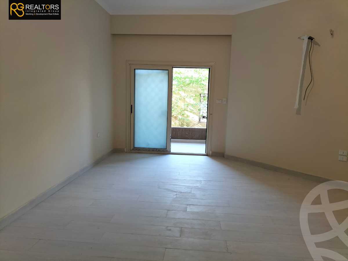 https://aqarmap.com.eg/en/listing/5293526-for-sale-cairo-6th-of-october-featured-neighborhood-first-touristic-village-el-shaheed-mohammed-abdul-latif-alshimi-st