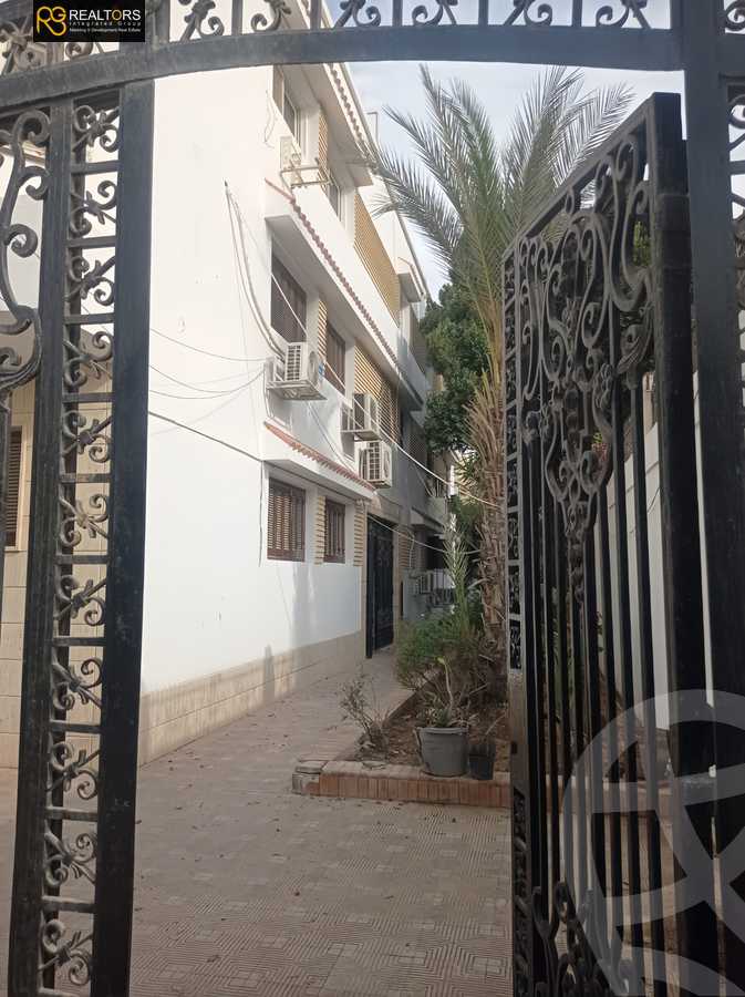 https://aqarmap.com.eg/ar/listing/5293581-for-sale-cairo-6th-of-october-featured-neighborhood-el-motamayez-neighborhood-soaad-kafafi-st