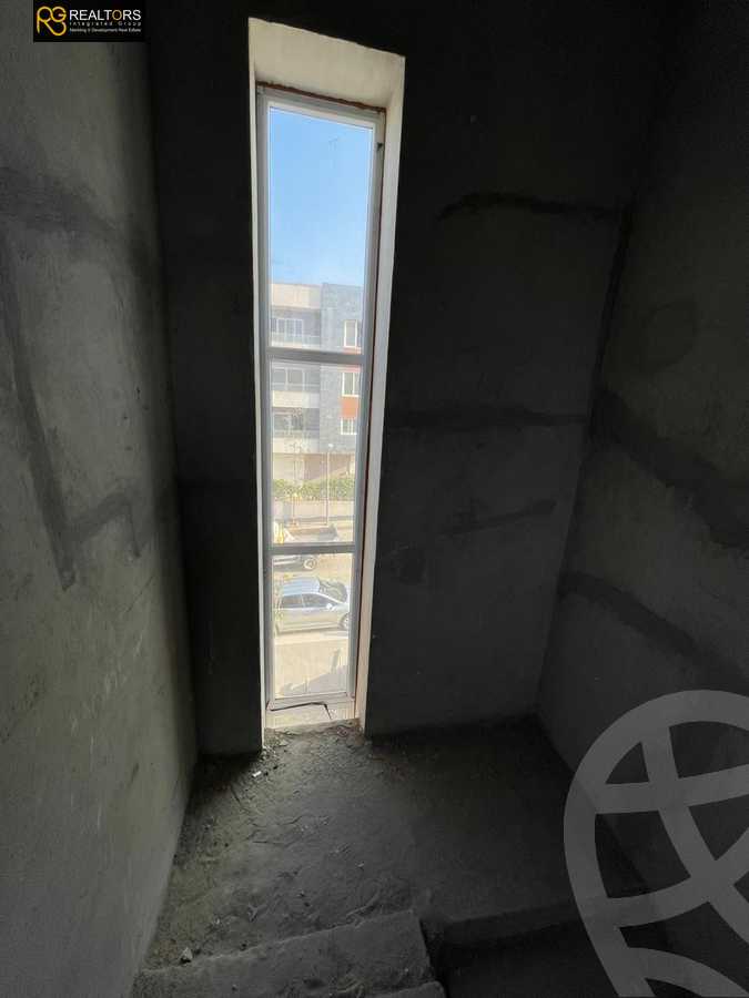 https://aqarmap.com.eg/en/listing/5344387-for-sale-cairo-el-sheikh-zayed-city-compounds-zayed-regency