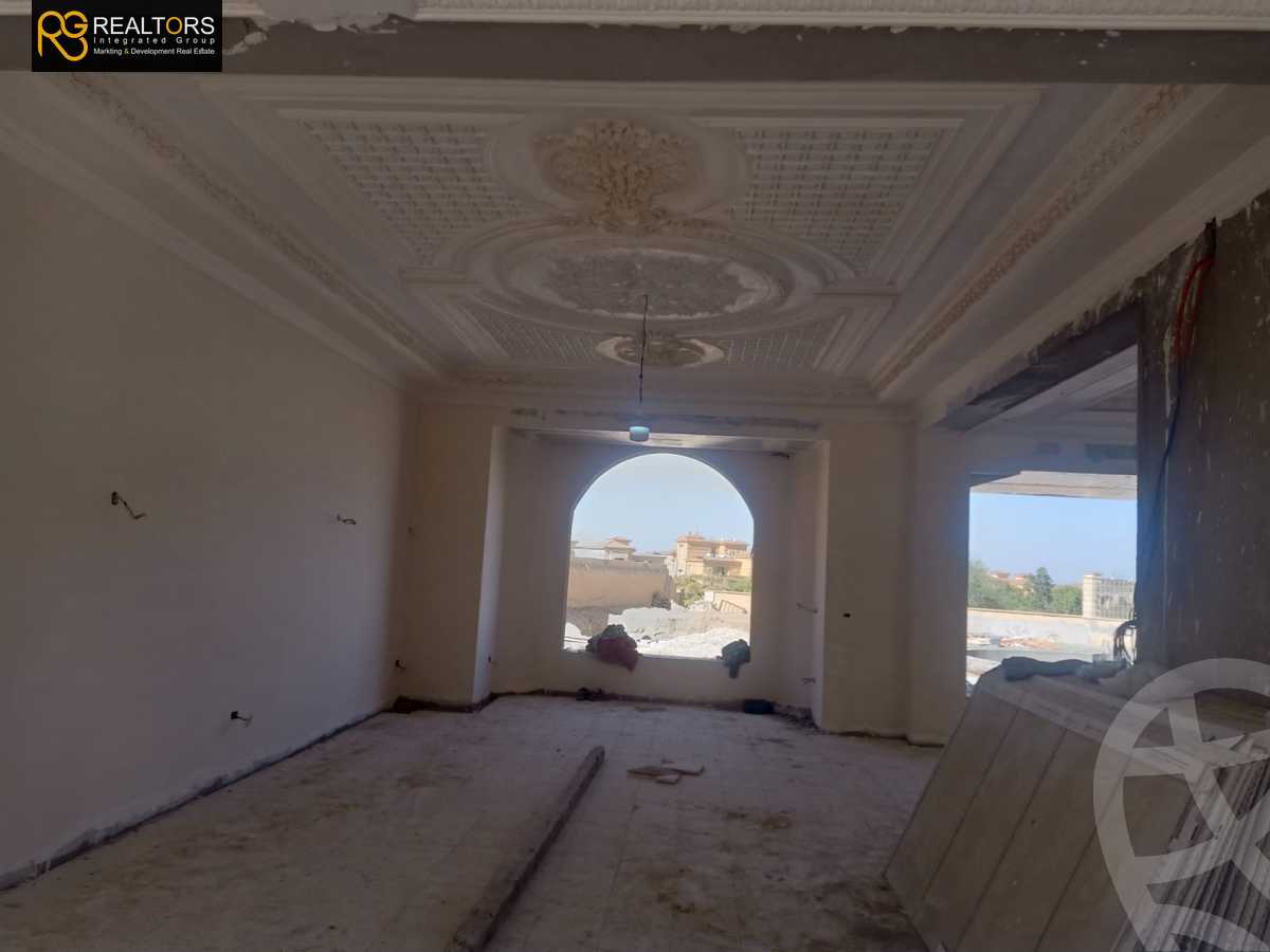 https://aqarmap.com.eg/en/listing/5344829-for-sale-cairo-el-sheikh-zayed-city-compounds-royal-meadows