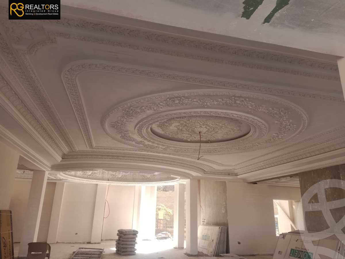 https://aqarmap.com.eg/en/listing/5344829-for-sale-cairo-el-sheikh-zayed-city-compounds-royal-meadows