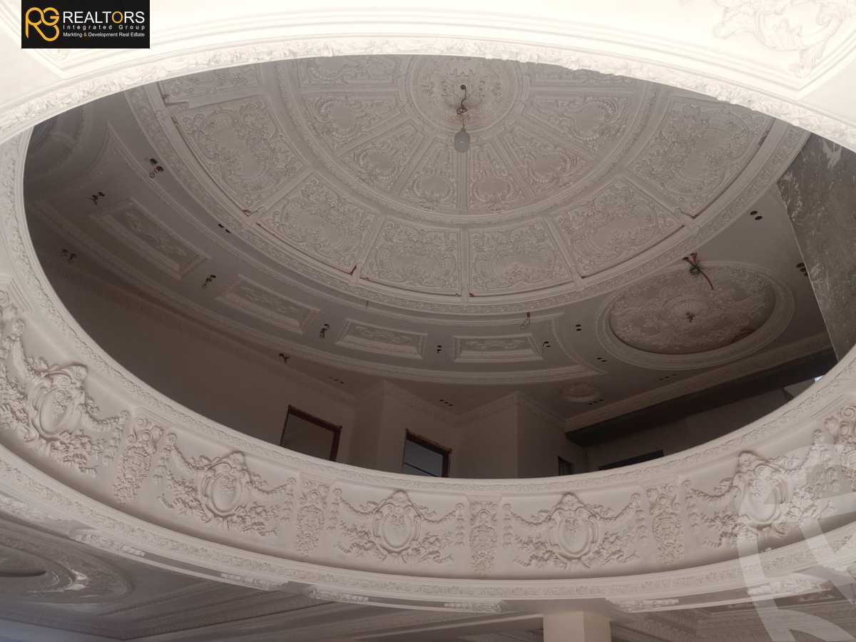 https://aqarmap.com.eg/en/listing/5344829-for-sale-cairo-el-sheikh-zayed-city-compounds-royal-meadows