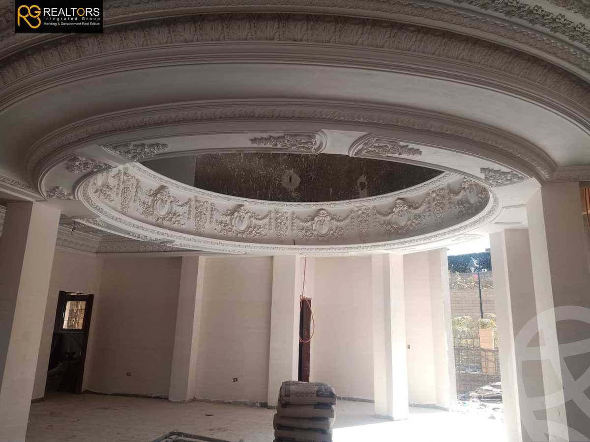 https://aqarmap.com.eg/en/listing/5397126-for-sale-cairo-el-sheikh-zayed-city-compounds-royal-meadows