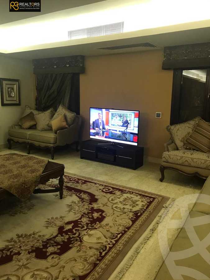 https://aqarmap.com.eg/en/listing/5397563-for-sale-cairo-el-sheikh-zayed-city-compounds-royal-city