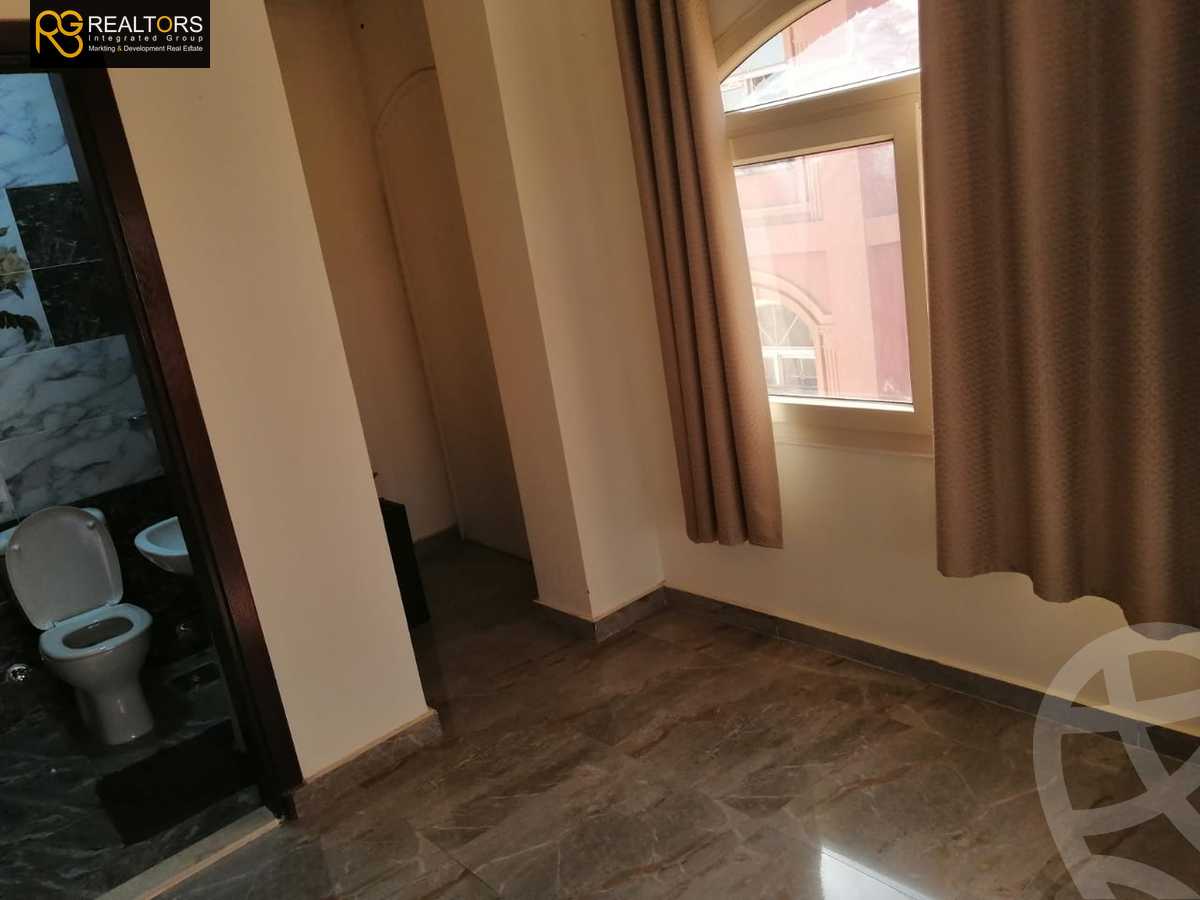 https://aqarmap.com.eg/en/listing/5397629-for-sale-cairo-el-sheikh-zayed-city-compounds-el-yasmeen-compound