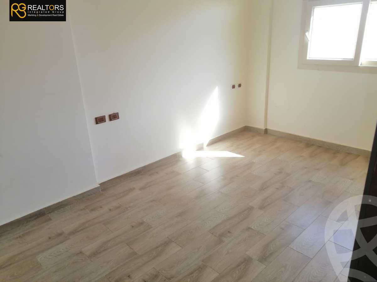 https://aqarmap.com.eg/en/listing/5397629-for-sale-cairo-el-sheikh-zayed-city-compounds-el-yasmeen-compound