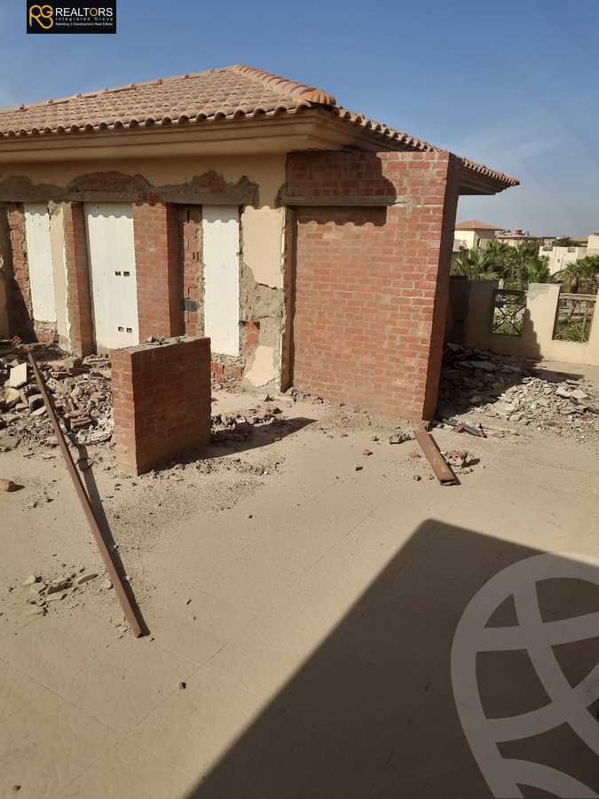 https://aqarmap.com.eg/en/listing/5397676-for-sale-cairo-el-sheikh-zayed-city-compounds-royal-city