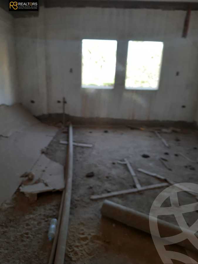 https://aqarmap.com.eg/en/listing/5397676-for-sale-cairo-el-sheikh-zayed-city-compounds-royal-city