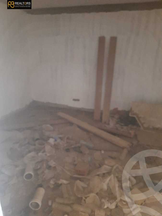 https://aqarmap.com.eg/en/listing/5397676-for-sale-cairo-el-sheikh-zayed-city-compounds-royal-city