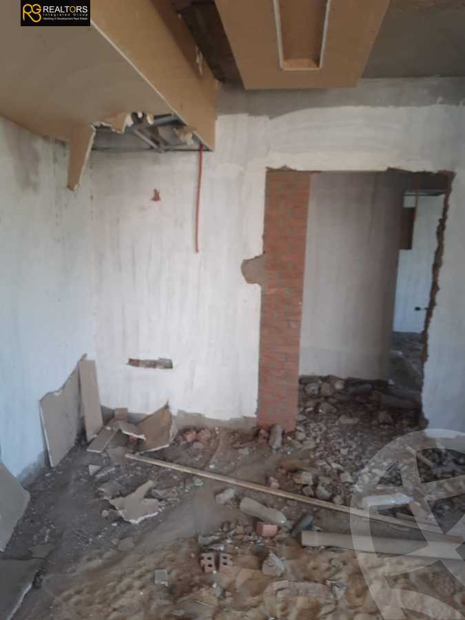 https://aqarmap.com.eg/en/listing/5397676-for-sale-cairo-el-sheikh-zayed-city-compounds-royal-city