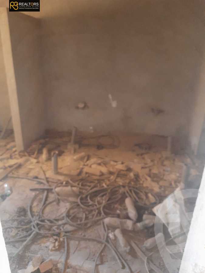 https://aqarmap.com.eg/en/listing/5397676-for-sale-cairo-el-sheikh-zayed-city-compounds-royal-city