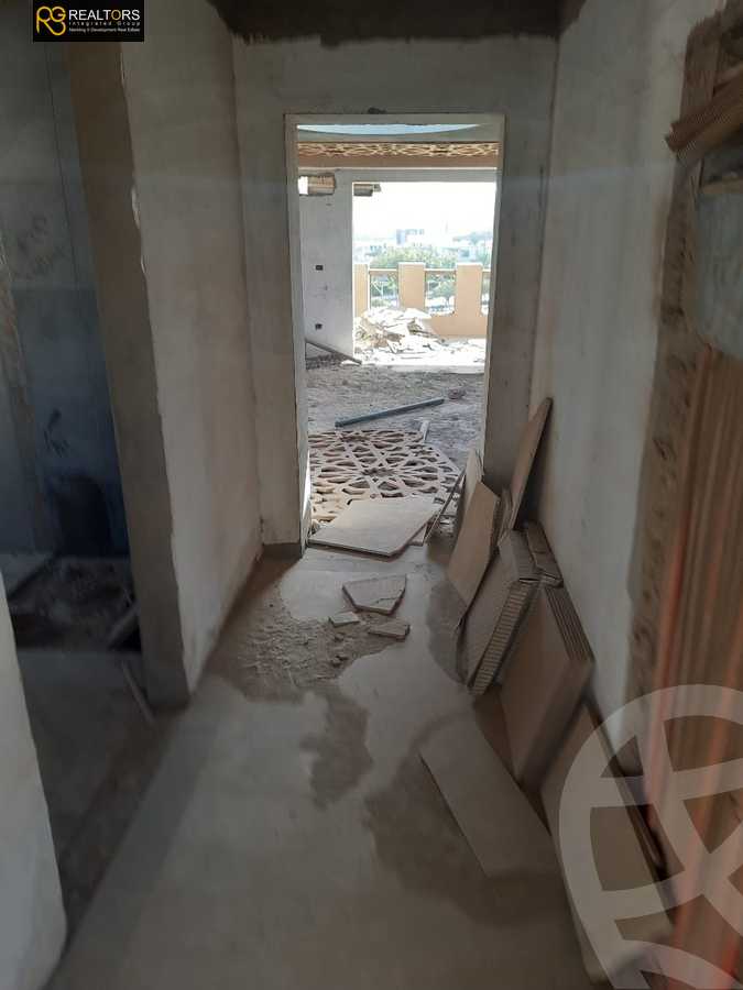 https://aqarmap.com.eg/en/listing/5397676-for-sale-cairo-el-sheikh-zayed-city-compounds-royal-city