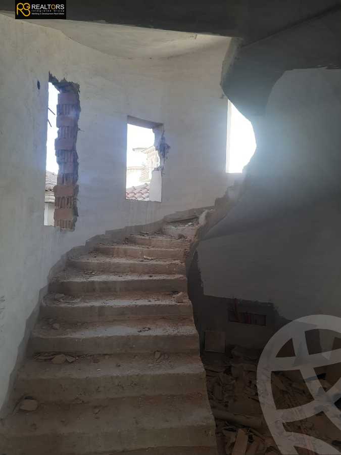 https://aqarmap.com.eg/en/listing/5397676-for-sale-cairo-el-sheikh-zayed-city-compounds-royal-city