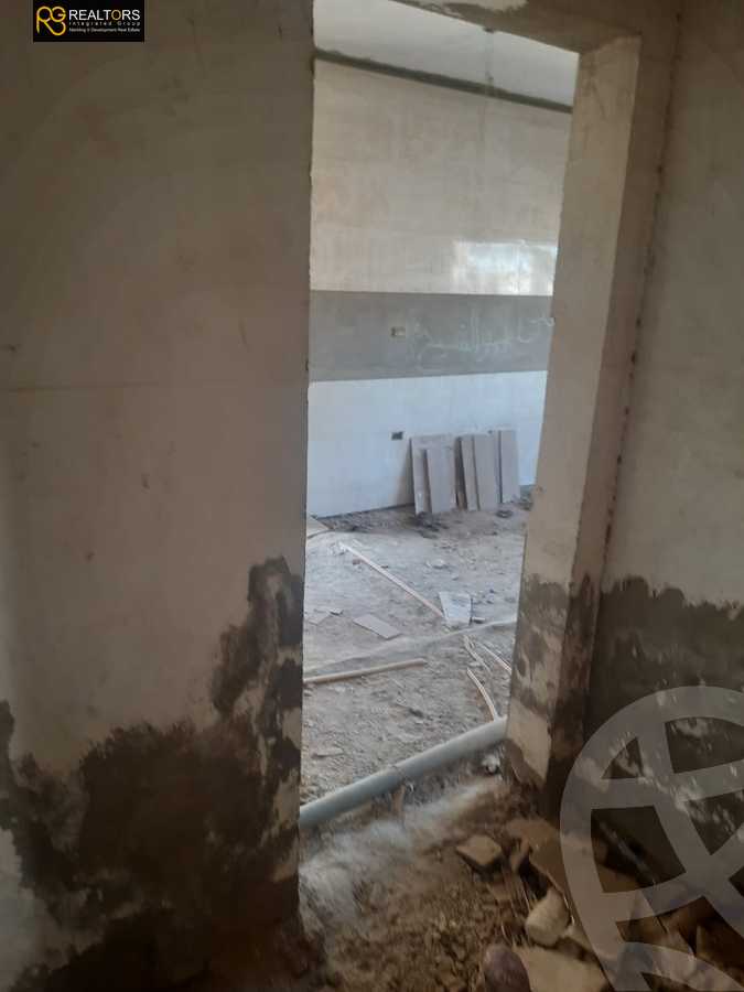 https://aqarmap.com.eg/en/listing/5397676-for-sale-cairo-el-sheikh-zayed-city-compounds-royal-city