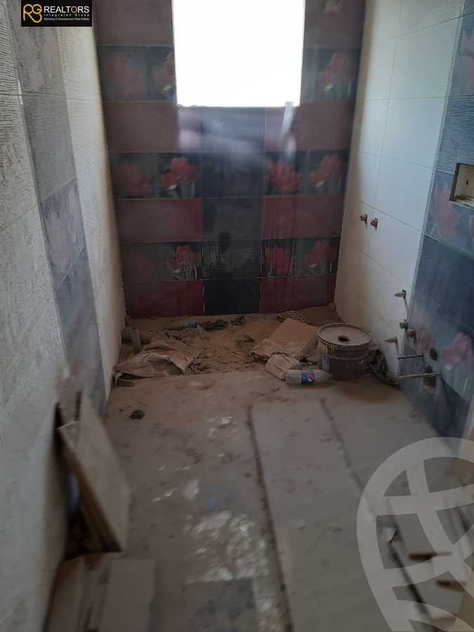 https://aqarmap.com.eg/en/listing/5397676-for-sale-cairo-el-sheikh-zayed-city-compounds-royal-city