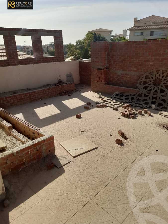 https://aqarmap.com.eg/en/listing/5397676-for-sale-cairo-el-sheikh-zayed-city-compounds-royal-city