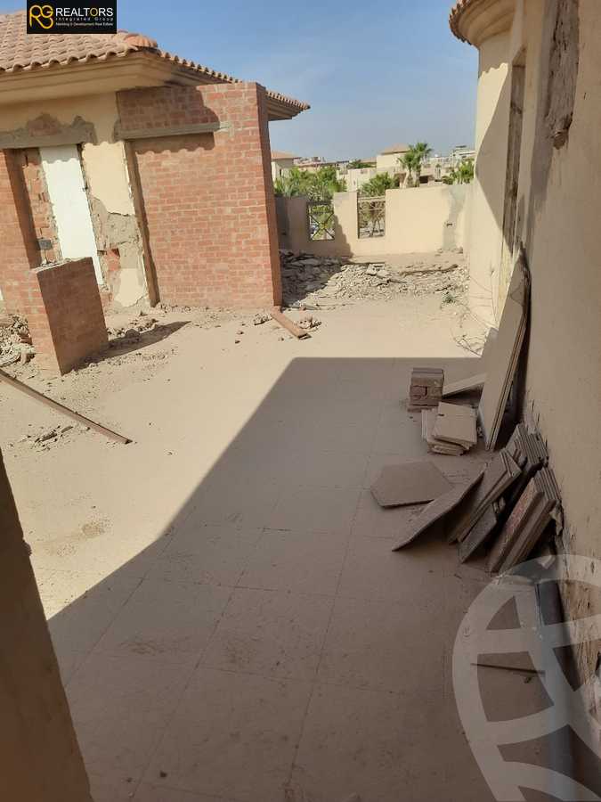 https://aqarmap.com.eg/en/listing/5397676-for-sale-cairo-el-sheikh-zayed-city-compounds-royal-city