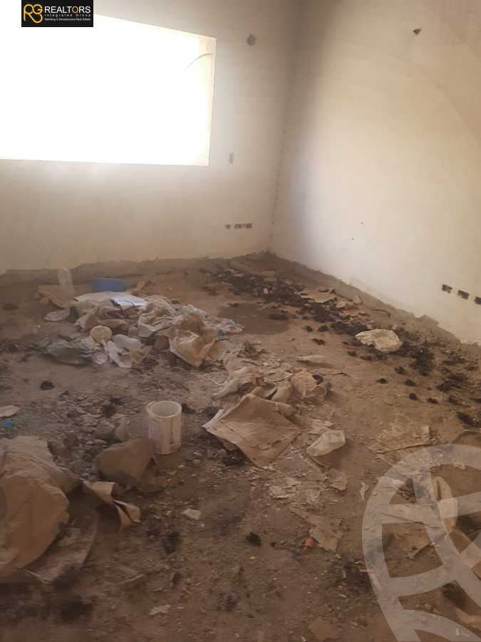 https://aqarmap.com.eg/en/listing/5397676-for-sale-cairo-el-sheikh-zayed-city-compounds-royal-city