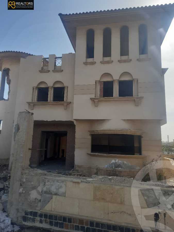 https://aqarmap.com.eg/en/listing/5397676-for-sale-cairo-el-sheikh-zayed-city-compounds-royal-city