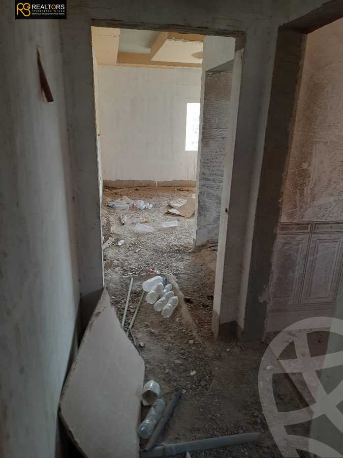 https://aqarmap.com.eg/en/listing/5397676-for-sale-cairo-el-sheikh-zayed-city-compounds-royal-city