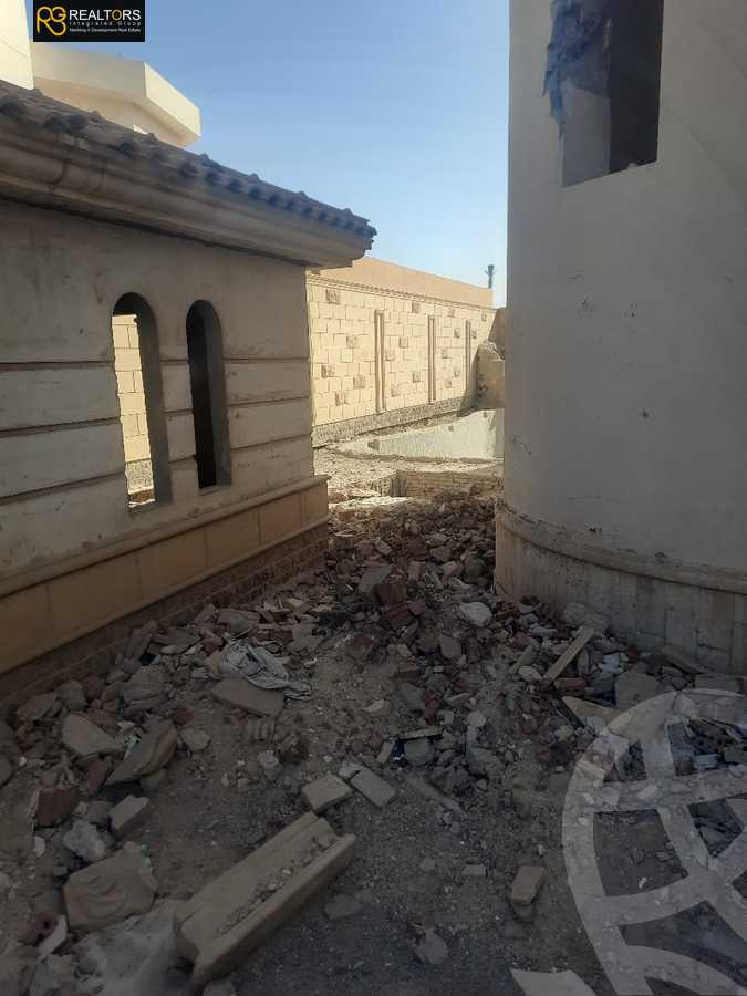 https://aqarmap.com.eg/en/listing/5397676-for-sale-cairo-el-sheikh-zayed-city-compounds-royal-city