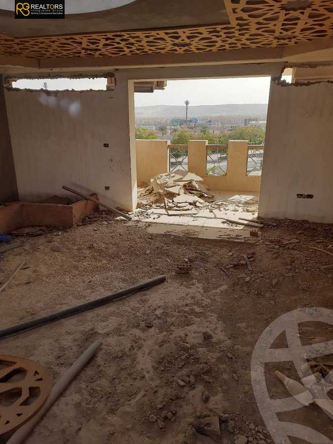 https://aqarmap.com.eg/en/listing/5397676-for-sale-cairo-el-sheikh-zayed-city-compounds-royal-city
