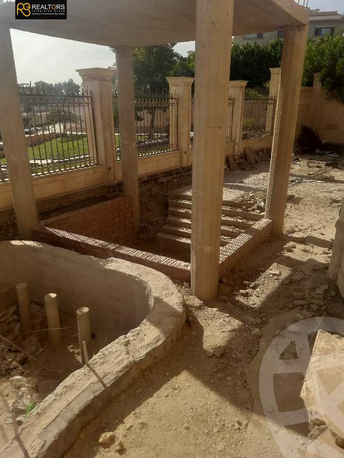 https://aqarmap.com.eg/en/listing/5397676-for-sale-cairo-el-sheikh-zayed-city-compounds-royal-city