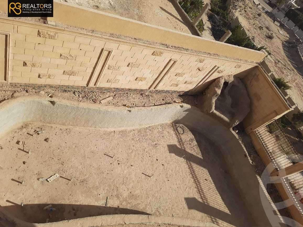 https://aqarmap.com.eg/en/listing/5397676-for-sale-cairo-el-sheikh-zayed-city-compounds-royal-city