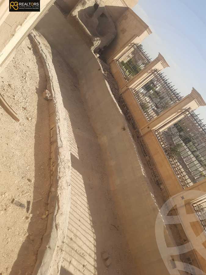 https://aqarmap.com.eg/en/listing/5397676-for-sale-cairo-el-sheikh-zayed-city-compounds-royal-city