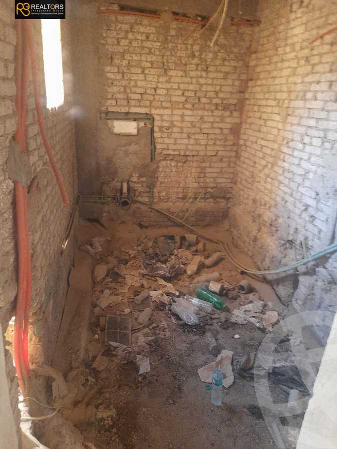 https://aqarmap.com.eg/en/listing/5397676-for-sale-cairo-el-sheikh-zayed-city-compounds-royal-city