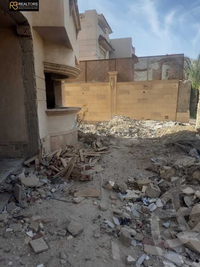 https://aqarmap.com.eg/en/listing/5397676-for-sale-cairo-el-sheikh-zayed-city-compounds-royal-city