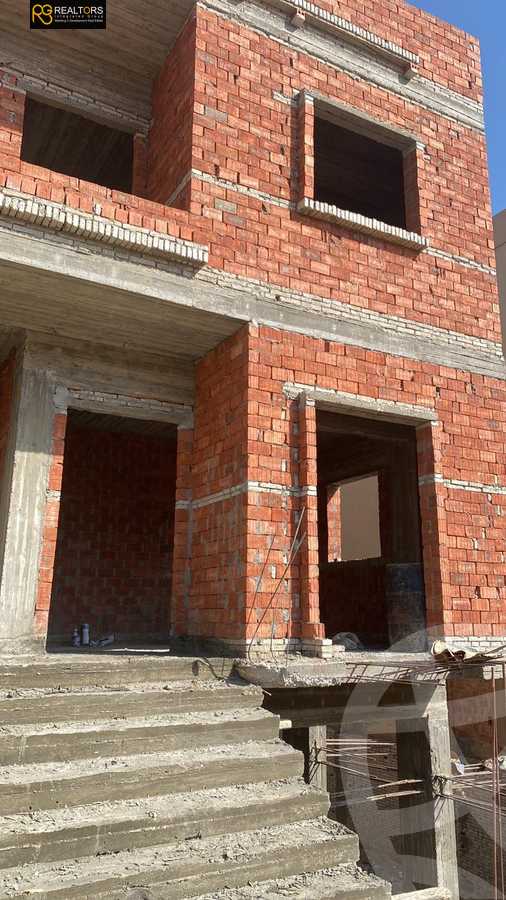 https://aqarmap.com.eg/en/listing/5397849-for-sale-cairo-el-sheikh-zayed-city-compounds-royal-meadows