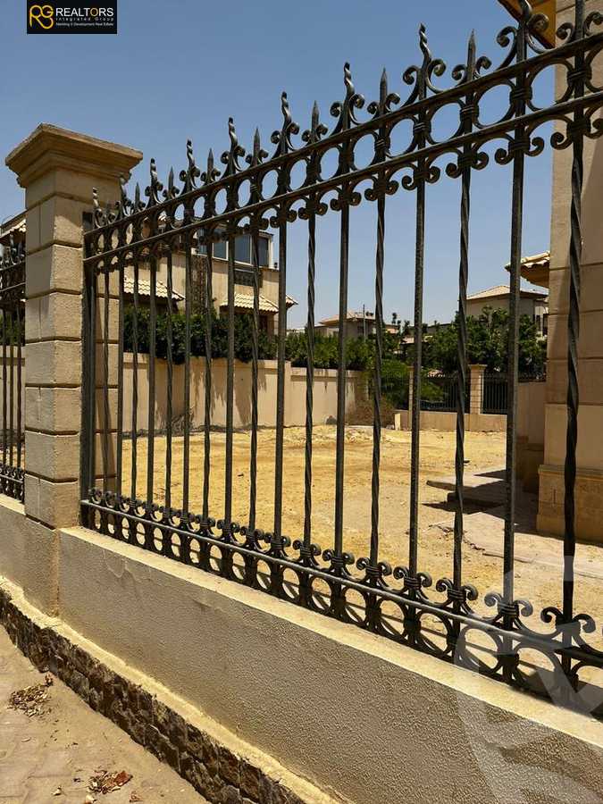 https://aqarmap.com.eg/ar/listing/5428406-for-sale-cairo-el-sheikh-zayed-city-compounds-royal-city