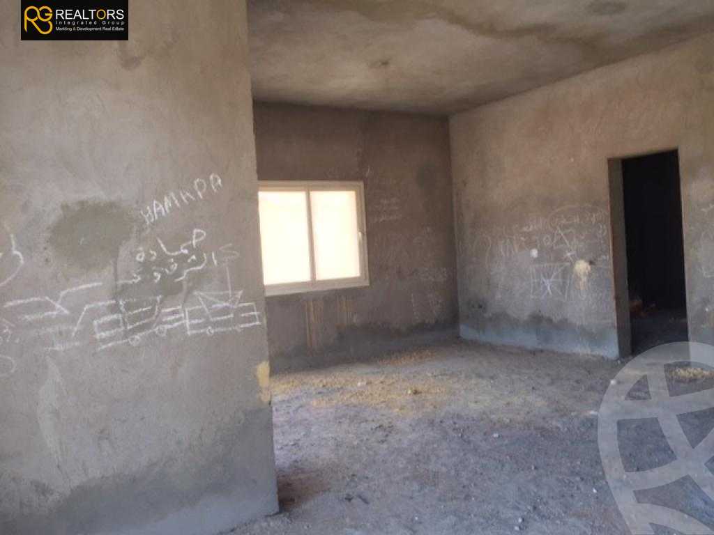 https://aqarmap.com.eg/en/listing/5428819-for-sale-cairo-el-sheikh-zayed-city-compounds-royal-meadows