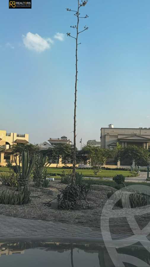 https://aqarmap.com.eg/en/listing/5450948-for-sale-cairo-el-sheikh-zayed-city-compounds-royal-city