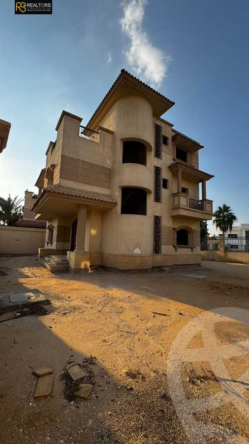 https://aqarmap.com.eg/en/listing/5450948-for-sale-cairo-el-sheikh-zayed-city-compounds-royal-city