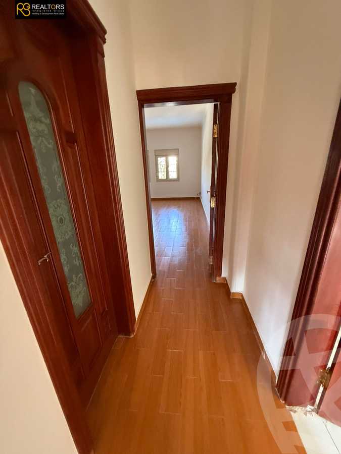 https://aqarmap.com.eg/en/listing/5451359-for-sale-cairo-el-sheikh-zayed-city-compounds-royal-city
