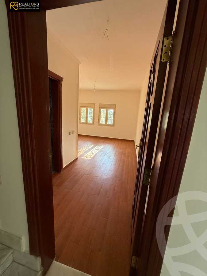 https://aqarmap.com.eg/en/listing/5451359-for-sale-cairo-el-sheikh-zayed-city-compounds-royal-city