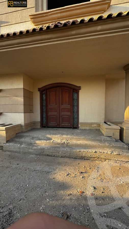 https://aqarmap.com.eg/en/listing/5474502-for-sale-cairo-el-sheikh-zayed-city-compounds-royal-city