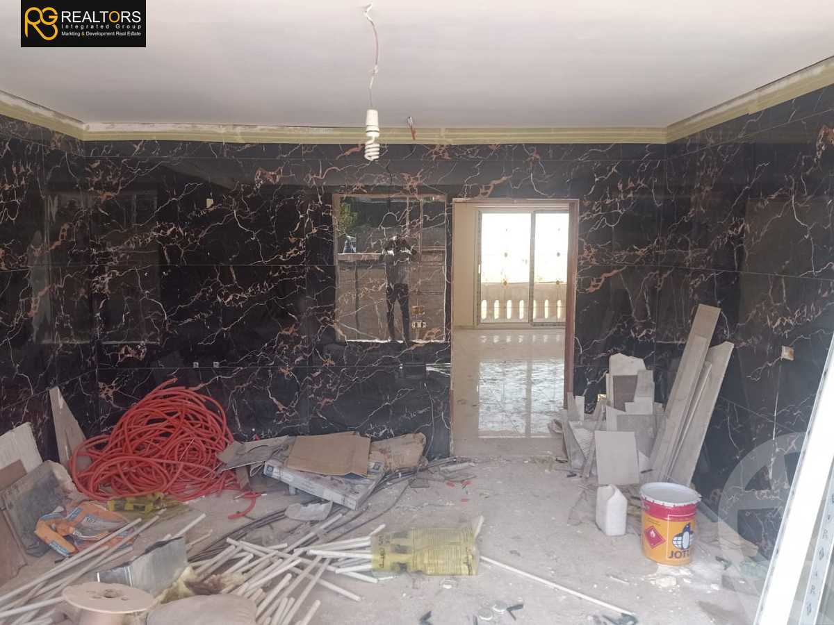 https://aqarmap.com.eg/en/listing/5474546-for-sale-cairo-el-sheikh-zayed-city-compounds-royal-meadows