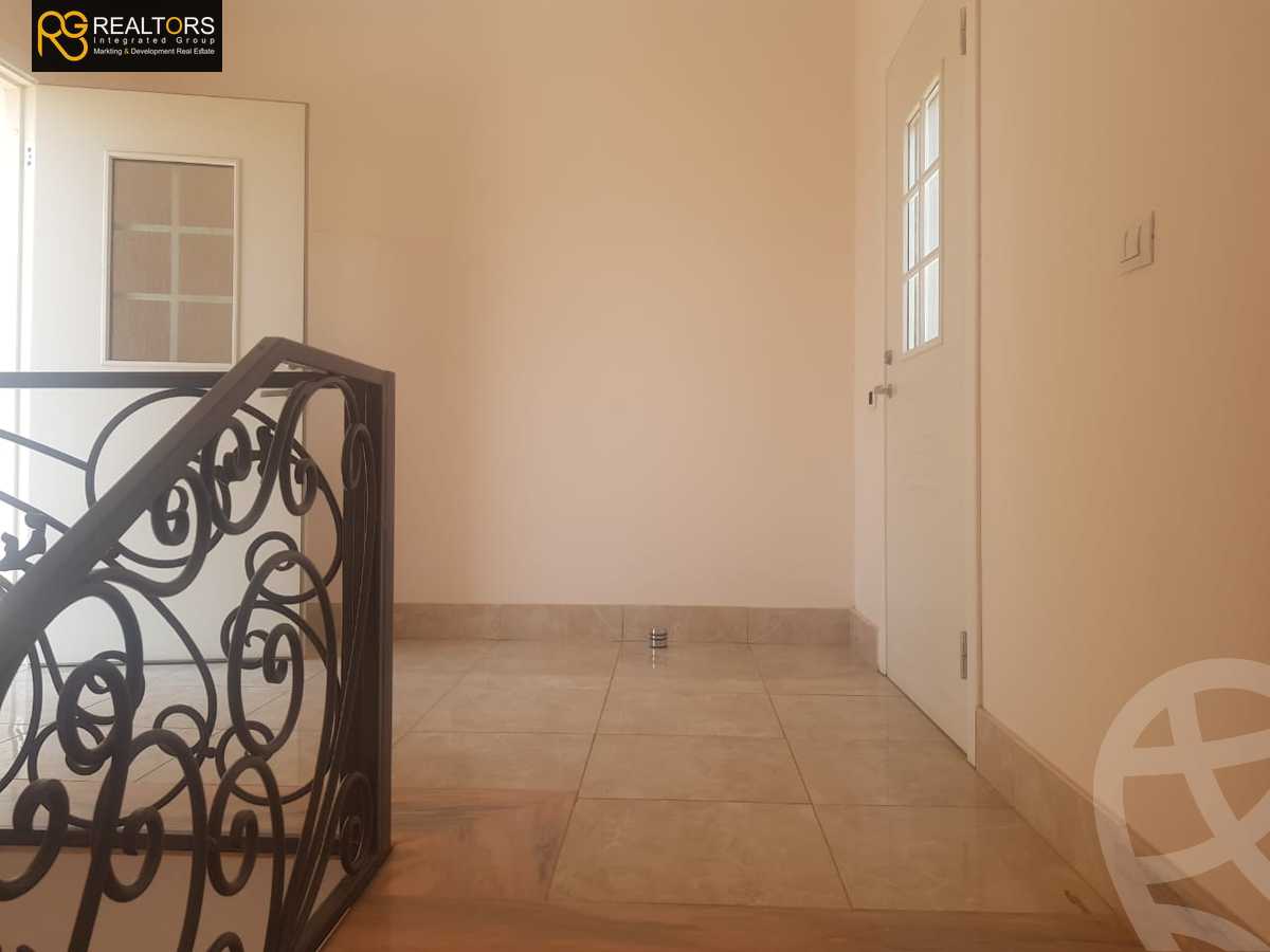 https://aqarmap.com.eg/en/listing/5474924-for-sale-cairo-el-sheikh-zayed-city-compounds-el-yasmeen-compound