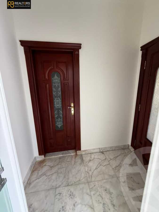 https://aqarmap.com.eg/ar/listing/5474969-for-sale-cairo-el-sheikh-zayed-city-compounds-royal-city