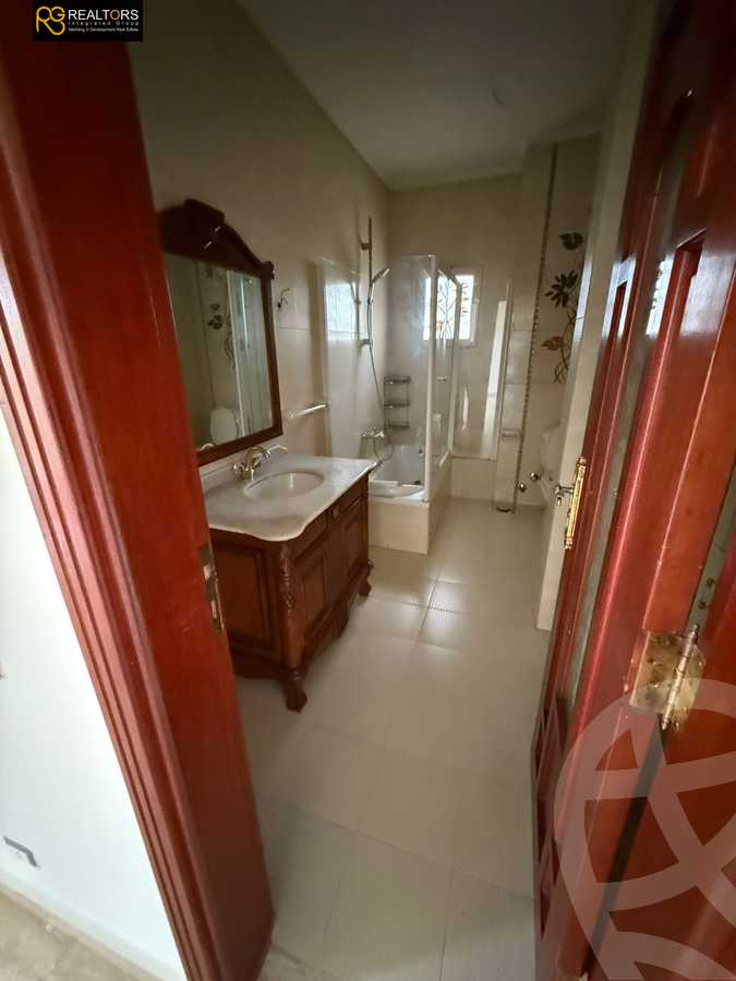 https://aqarmap.com.eg/ar/listing/5474969-for-sale-cairo-el-sheikh-zayed-city-compounds-royal-city