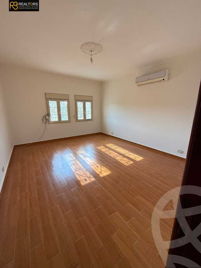 https://aqarmap.com.eg/ar/listing/5474969-for-sale-cairo-el-sheikh-zayed-city-compounds-royal-city
