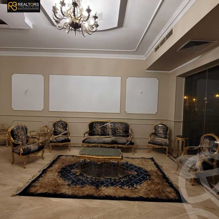 https://aqarmap.com.eg/ar/listing/5506323-for-sale-cairo-el-sheikh-zayed-city-compounds-royal-city