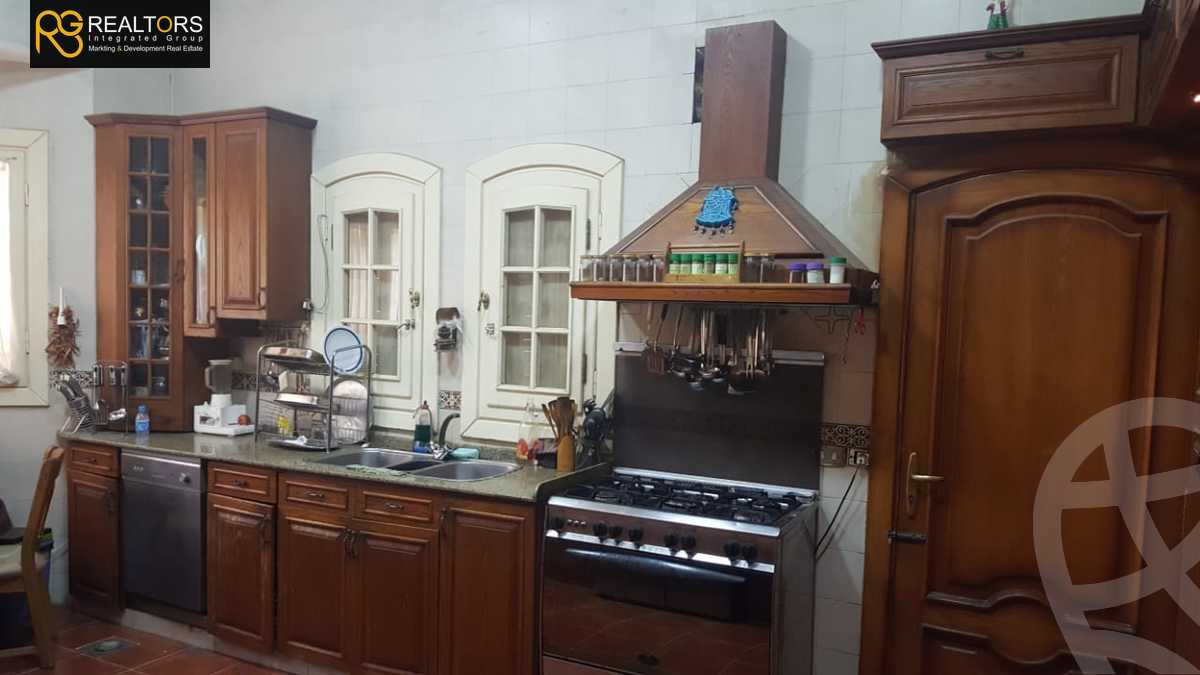https://aqarmap.com.eg/en/listing/5508724-for-sale-cairo-6th-of-october-compounds-royal-hills