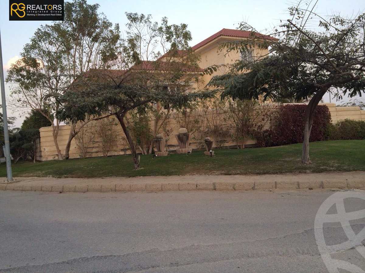 https://aqarmap.com.eg/en/listing/5508755-for-sale-cairo-6th-of-october-compounds-royal-hills