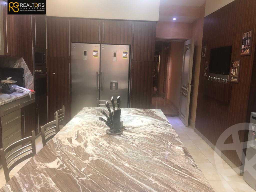https://aqarmap.com.eg/en/listing/5511983-for-sale-cairo-el-sheikh-zayed-city-compounds-royal-city