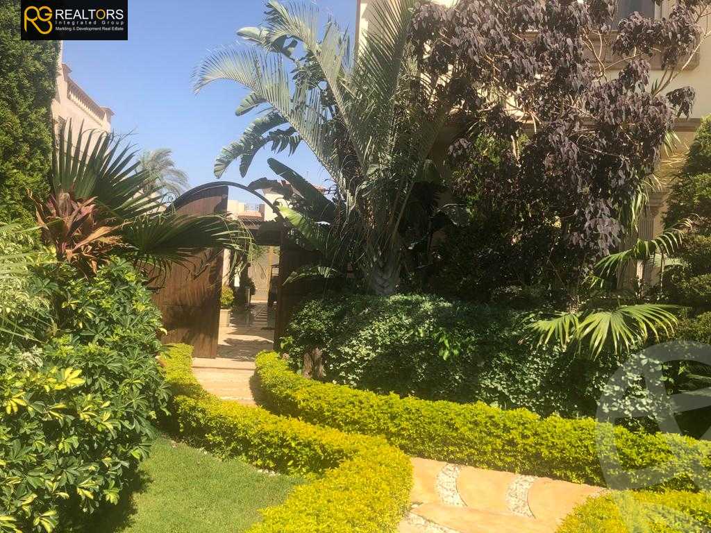 https://aqarmap.com.eg/en/listing/5511983-for-sale-cairo-el-sheikh-zayed-city-compounds-royal-city
