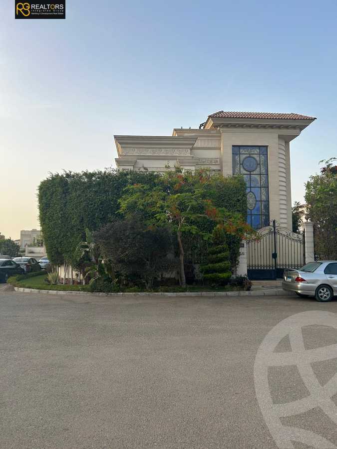 https://aqarmap.com.eg/en/listing/5553800-for-sale-cairo-el-sheikh-zayed-city-compounds-royal-city